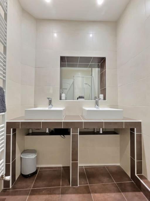 Au Jasmin De Miss K Apartment Бур-ен-Брес Екстериор снимка